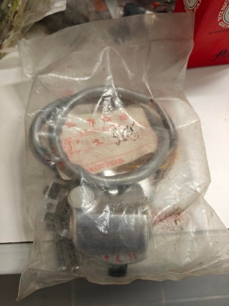 Rechterschakelaar CB125 CD125 HONDA Part:  35300-230-023, Ophalen of Verzenden