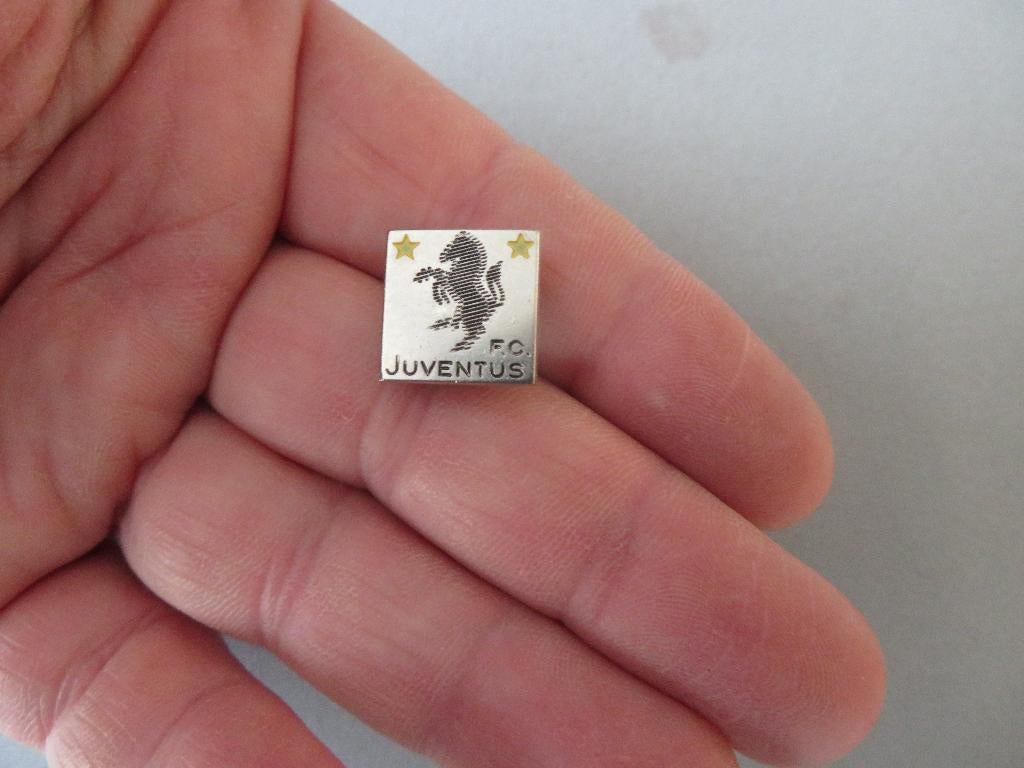 vintage voetbal pin badge FC Juventus, Verzamelen, Ophalen of Verzenden, Zo goed als nieuw, Overige typen