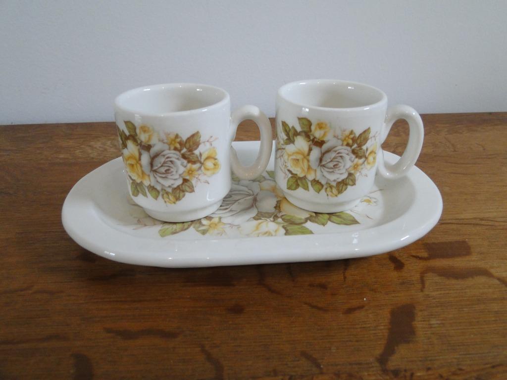 2 petits sachets sur soucoupe, Enlèvement ou Envoi, Comme neuf, Porcelaine, Tasse(s) et/ou soucoupe(s)