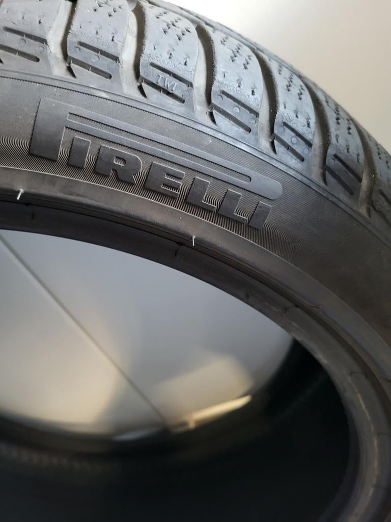 Pirelli winterband 225 45 18 95 H (2 stuks), Ophalen, 18 inch, Winterbanden, Band(en)