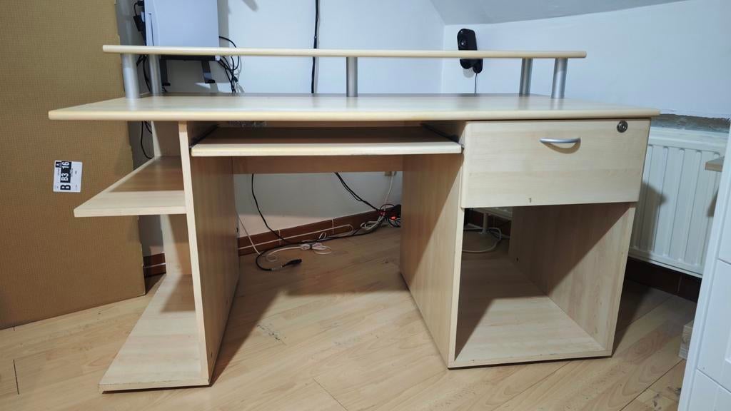 Bureau de travail robuste – Grand format (144 cm), Enlèvement