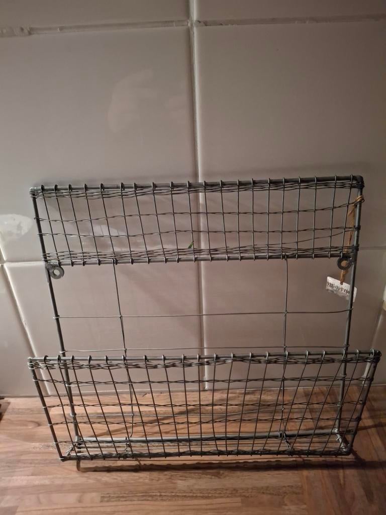 Madam Stolz wandrek., Huis en Inrichting, Woonaccessoires | Krantenbakken en Lectuurbakken, Ophalen