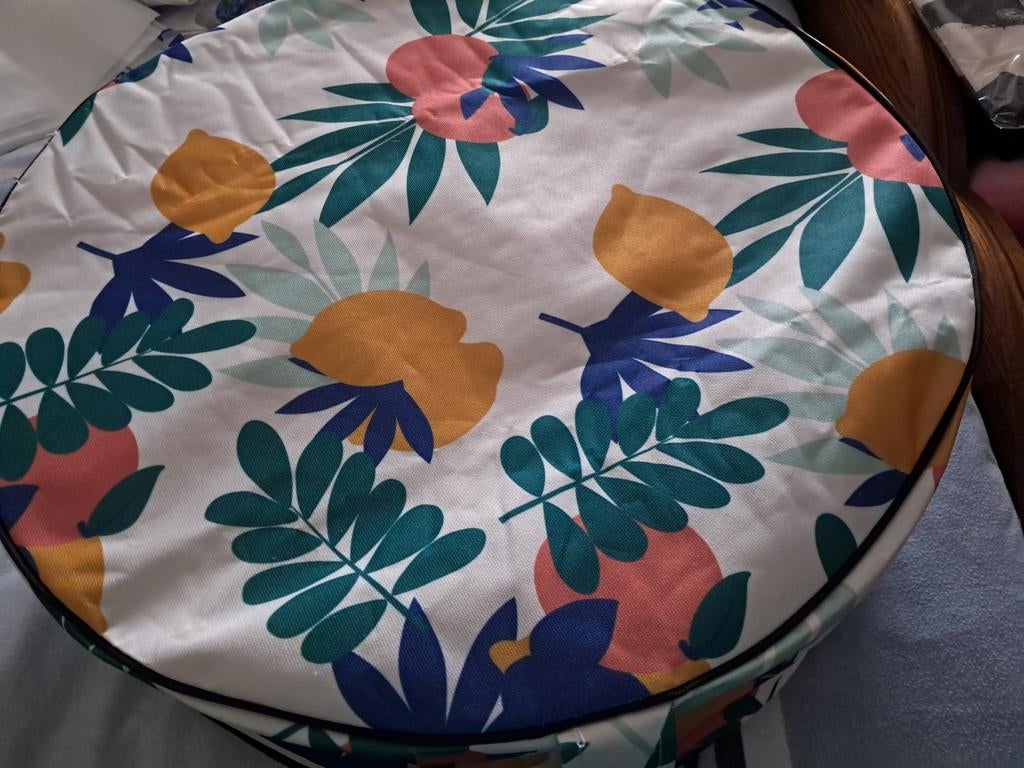 Coussin rond imperméable, Enlèvement