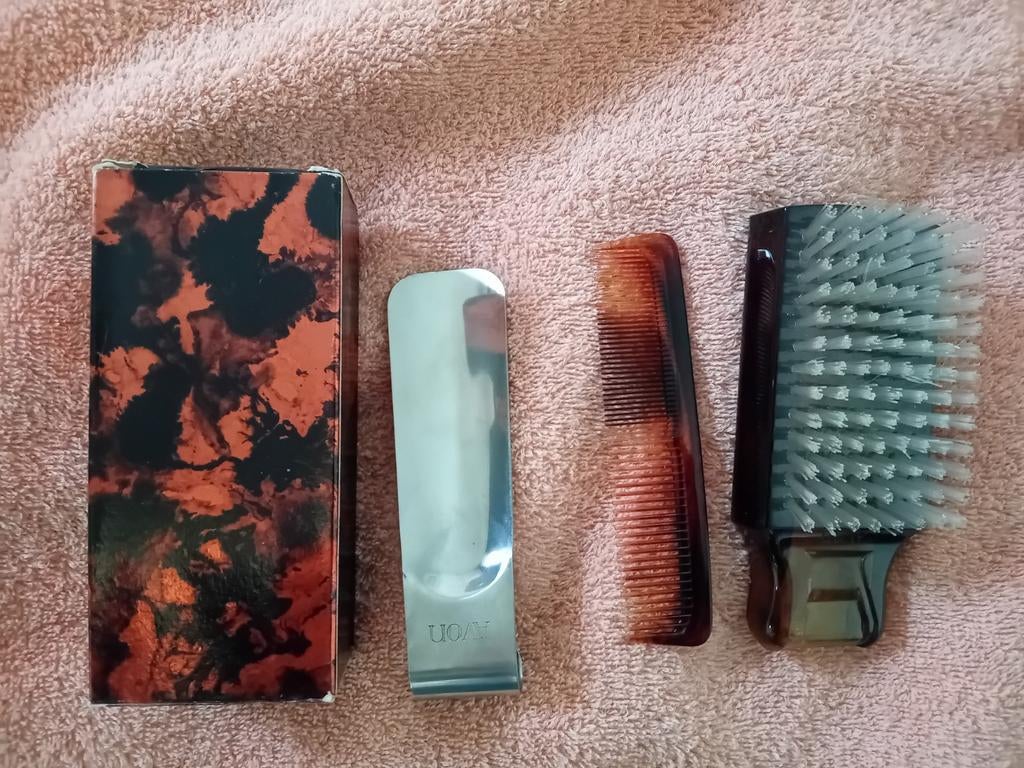 Ensemble peigne-brosse et chausse-pied, Collections, Enlèvement ou Envoi, Neuf, Accessoires