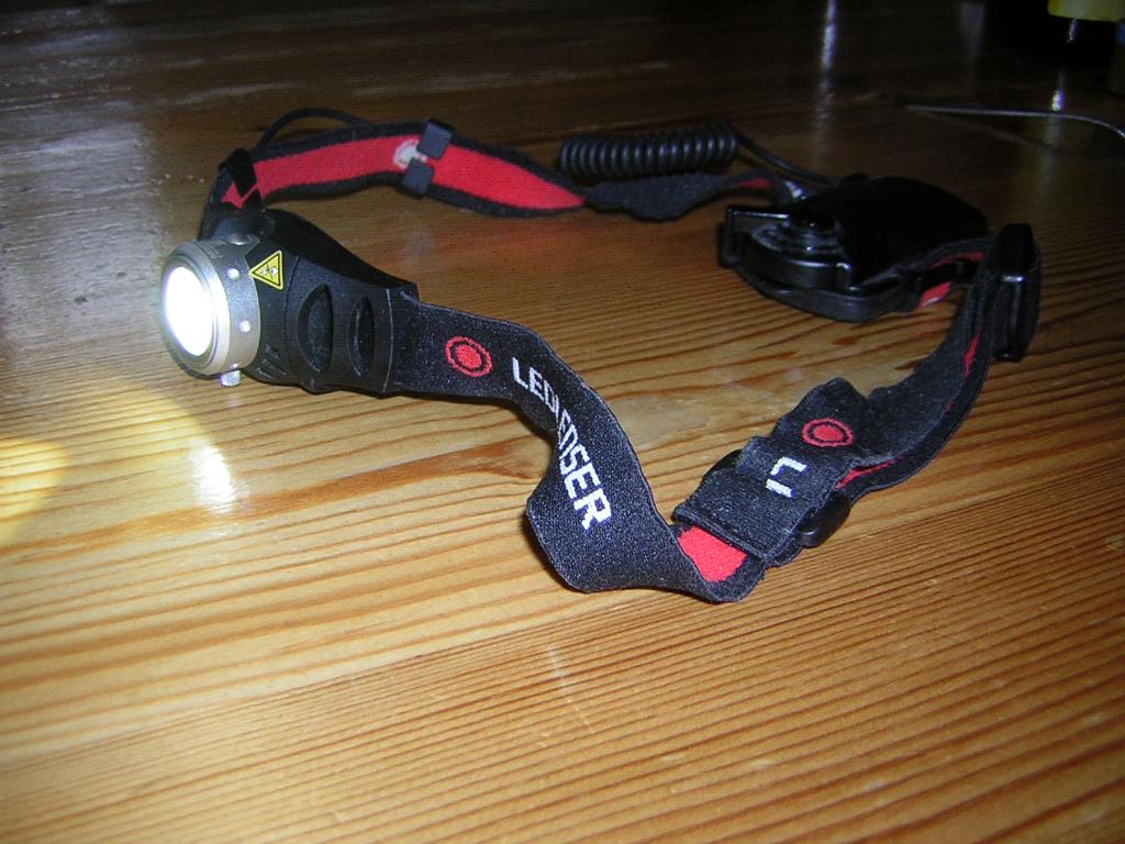 Ledlenser H3.2 hoofdlamp, Caravans en Kamperen, Ophalen of Verzenden, Zo goed als nieuw, Batterij