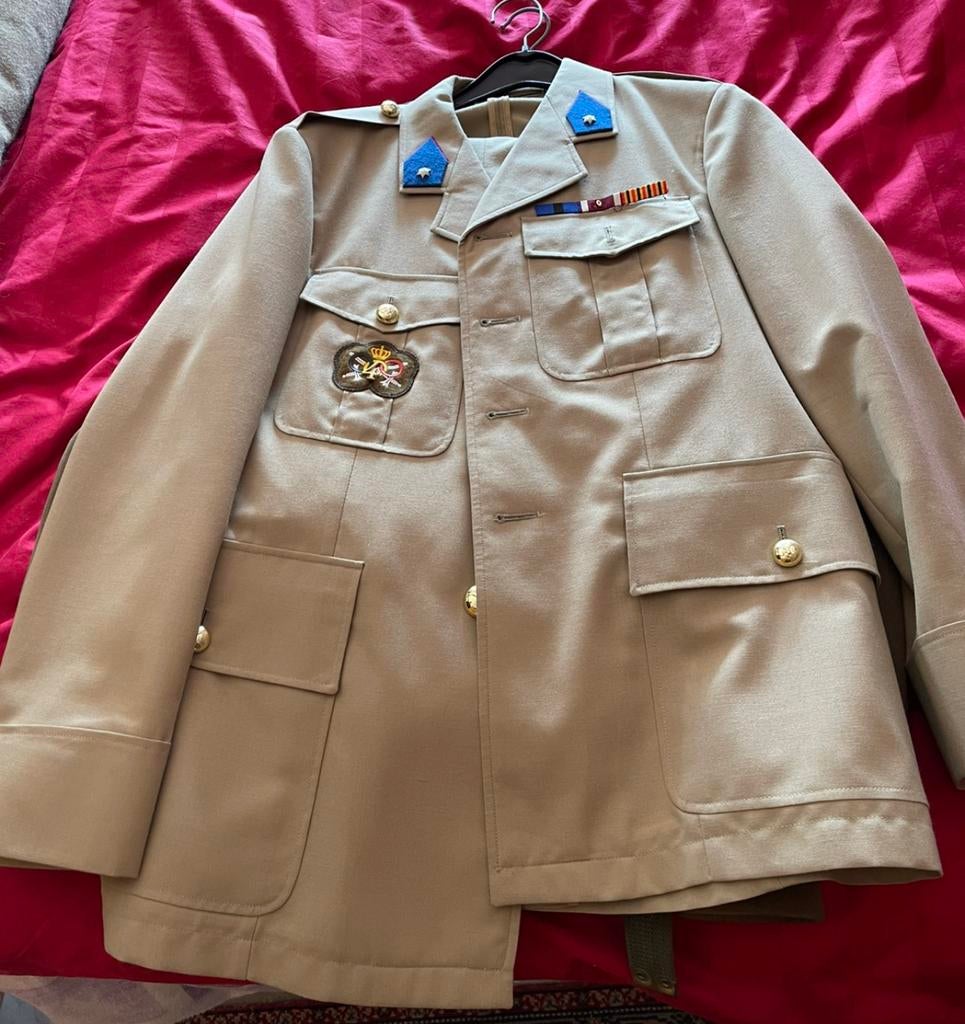Uniform in goede staat, Ophalen, Zo goed als nieuw, Kleding