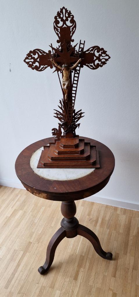 Statue en bois du Christ sur une croix en bois, Enlèvement, Comme neuf, Image, Christianisme | Catholique