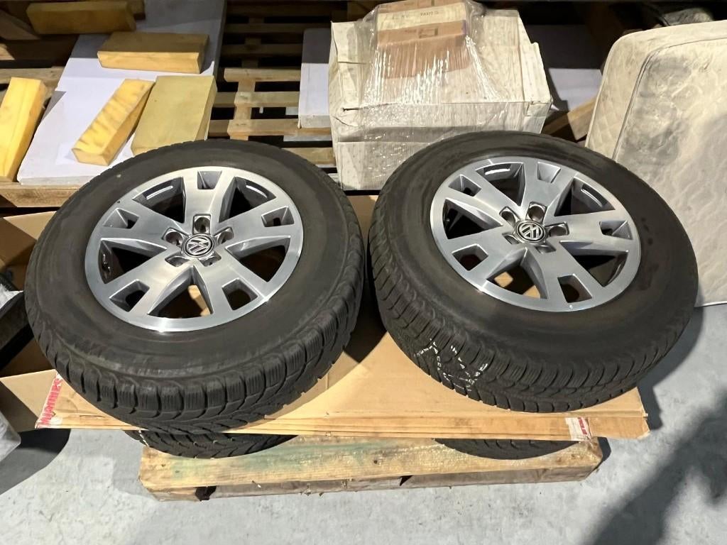 4 winterbanden met originele VW velg, Auto-onderdelen, Banden en Velgen, Ophalen, Terreinwagen, Winterbanden, Band(en)
