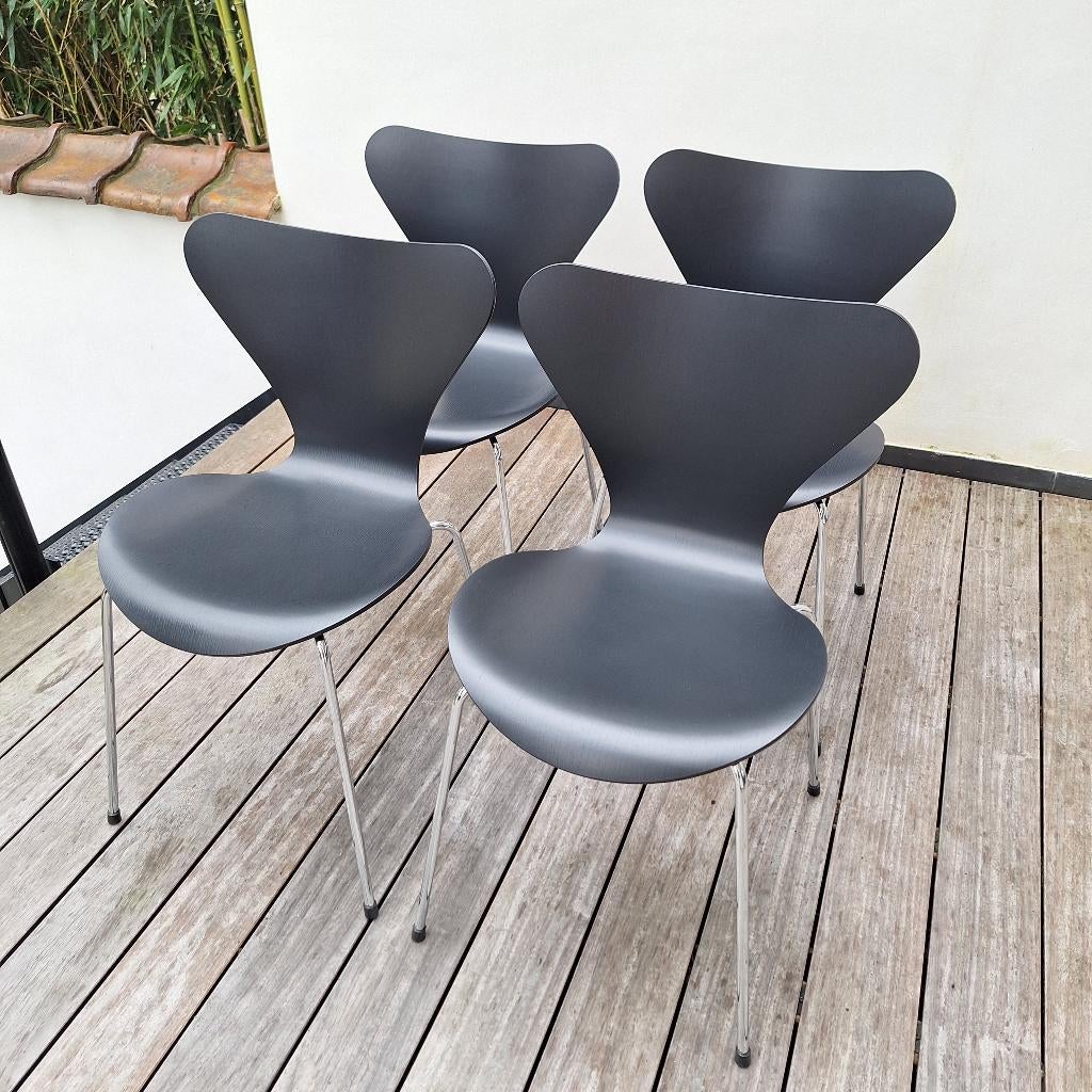 4 chaises Série 7 de Arne Jacobsen pour Fritz Hansen -noir, Antiquités & Art, Antiquités | Meubles | Chaises & Canapés, Enlèvement