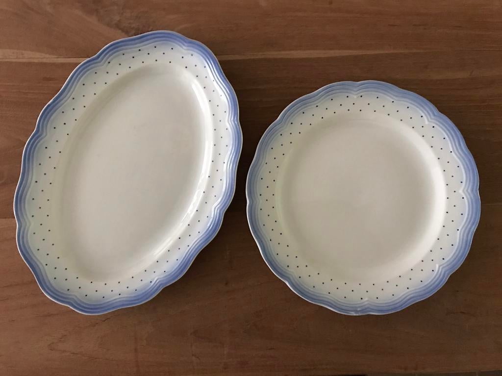 Grote oude ronde + ovalen schotel wit blauw stipjes bolletje, Ophalen of Verzenden