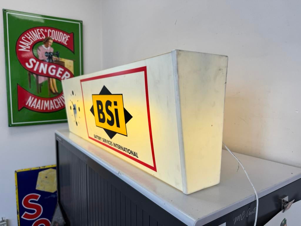 BSi Accus garage reclame lichtbak, Ophalen, Gebruikt, Lichtbak of (neon) lamp