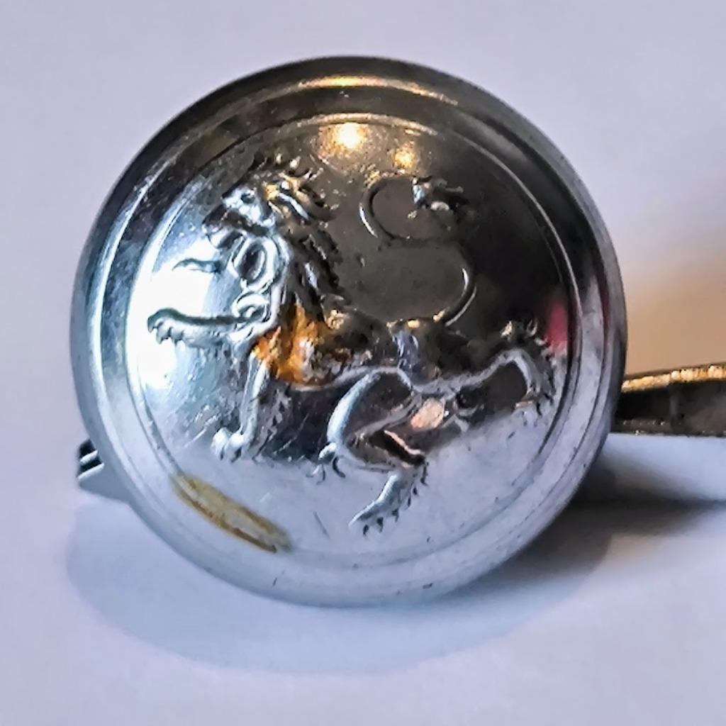 bouton militaire argenté - lion griffé, Collections, Enlèvement