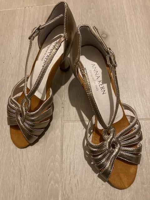 Marque de chaussures de danse dorées Anna Kern, Sports & Fitness, Enlèvement, Neuf, Chaussures