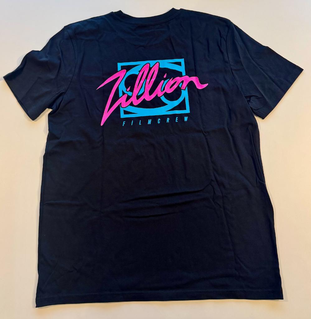 Zillion The Movie filmcrew T-shirt, Kleding | Heren, Ophalen of Verzenden, Nieuw, Maat 52/54 (L), Zwart