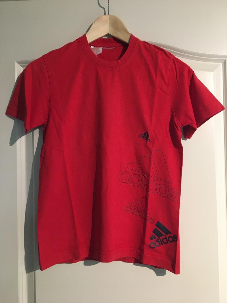 Rode T-shirt Adidas 12 jaar, Kinderen en Baby's, Kinderkleding | Maat 152, Adidas, Ophalen of Verzenden, Zo goed als nieuw, Shirt of Longsleeve