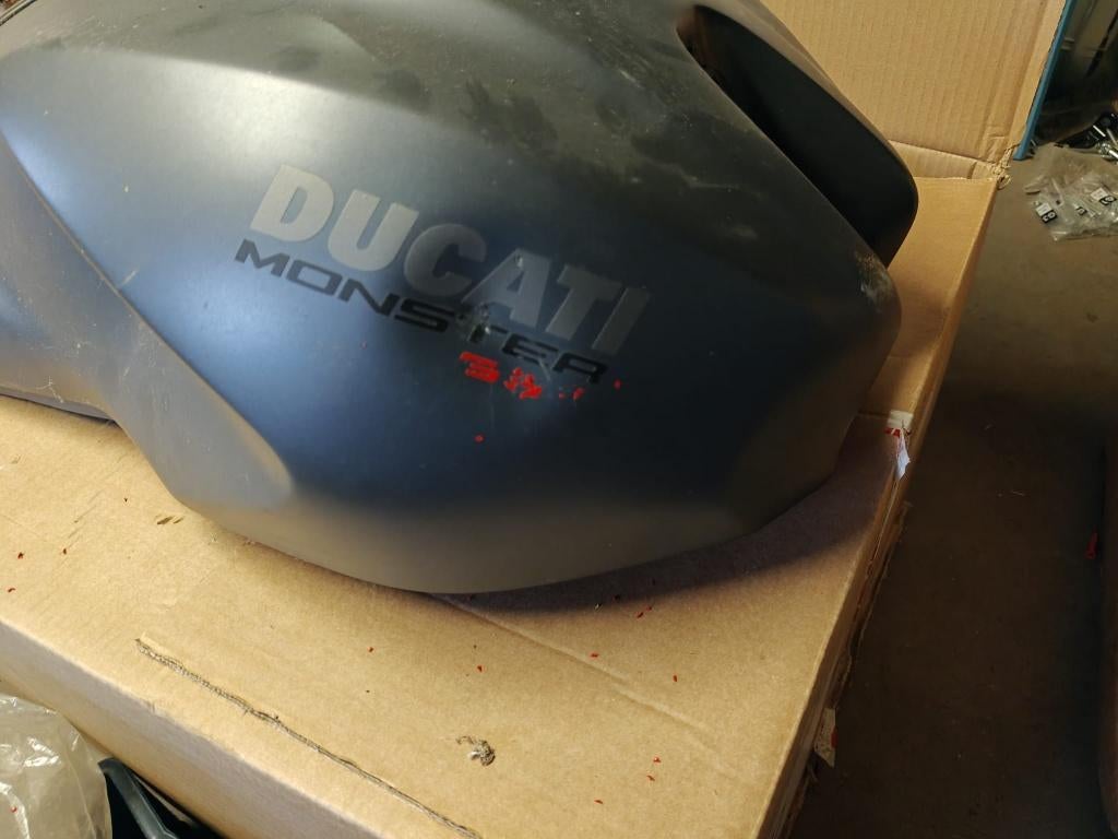 RÉSERVOIR D'ESSENCE DUCATI MONSTER 821, DUCATI, Enlèvement ou Envoi, Utilisé, Jackierogier@outlook.be