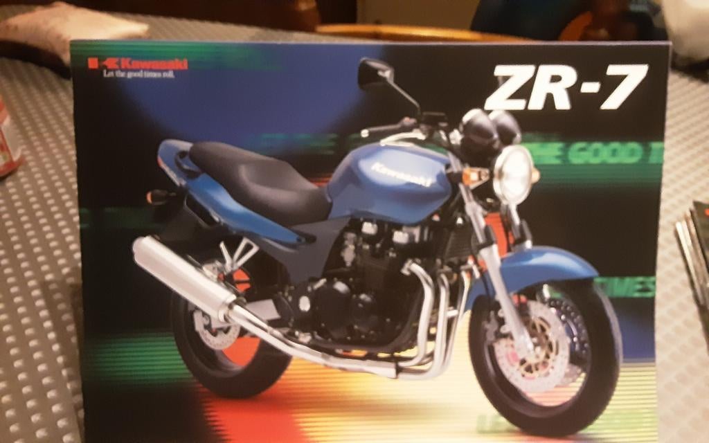 Kawasaki zr7 brochure 4 talig, Enlèvement ou Envoi, Comme neuf