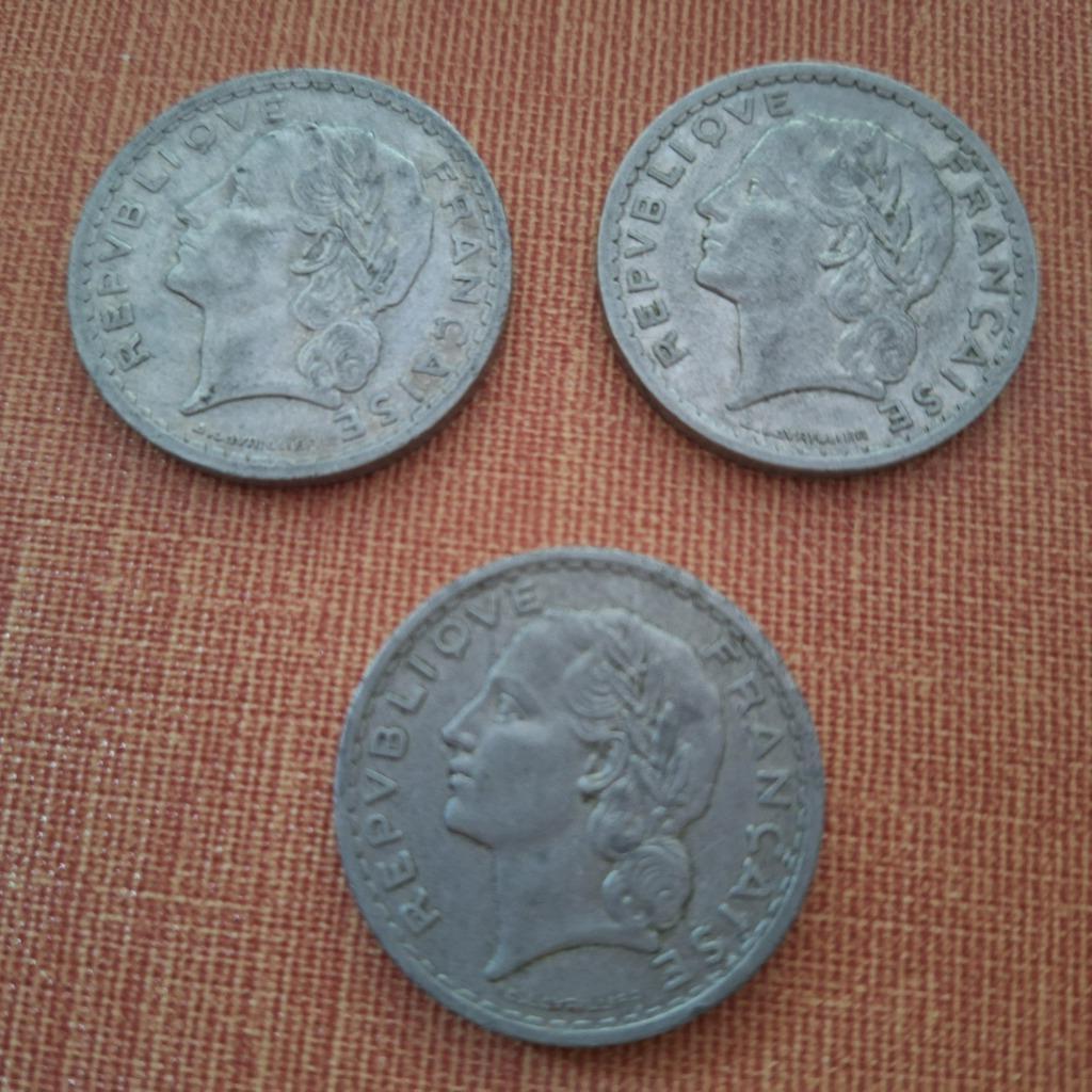 3 munten van 5 Franse frank 1945 en 1950, Ophalen of Verzenden, Frankrijk, Overige waardes, Losse munt