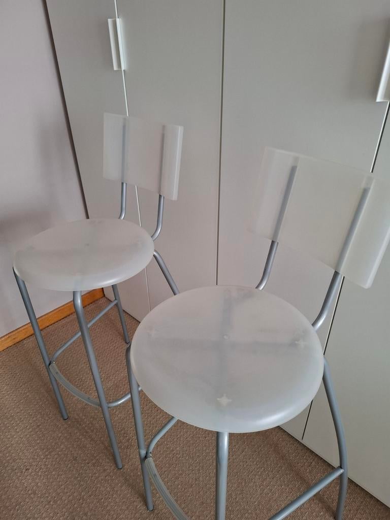2 barkrukken Ikea, Enlèvement