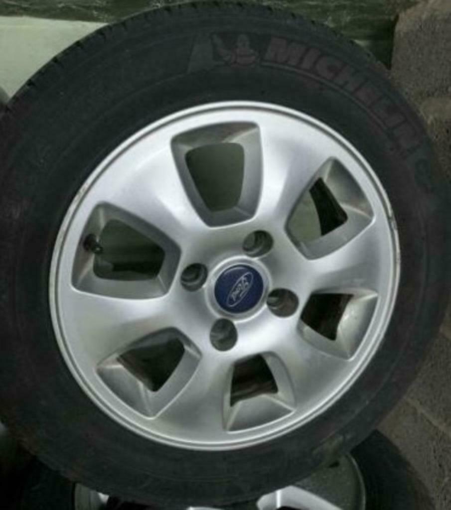 💥 CHERCHE JANTES & PNEUS FORD FIESTA 💥, 14 pouces, Pneus et Jantes, 175 mm, Pneus été