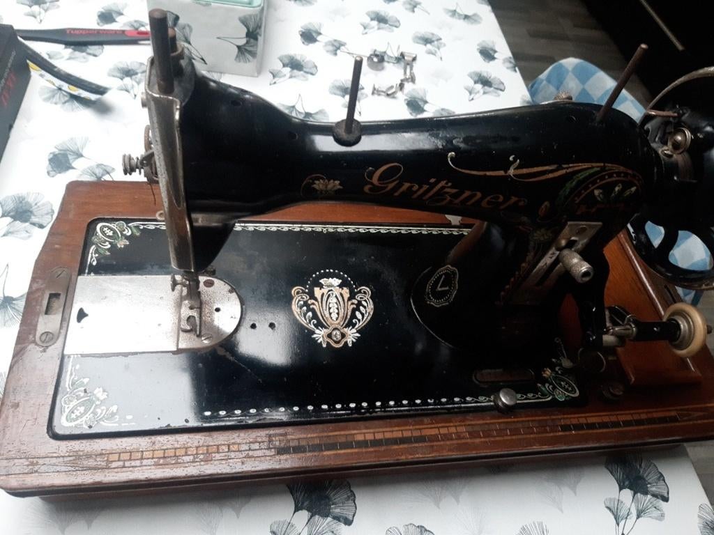 Antieke trapnaaimachine ERIZNER DURLACH ca. 1900 compleet, Antiek en Kunst, Ophalen