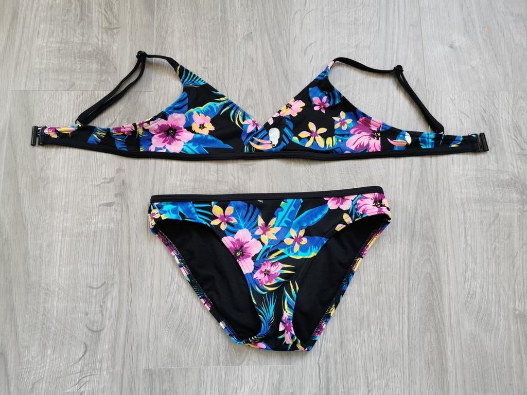 Bikini blauw bloemen - maat 134, Ophalen of Verzenden, Gebruikt, Meisje, Sport- of Zwemkleding