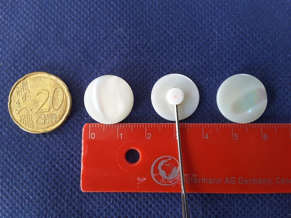 echt parelmoer knoop 17,5 mm met platte schacht B17588Q, Hobby en Vrije tijd, Ophalen of Verzenden, Nieuw, Knoop of Knopen