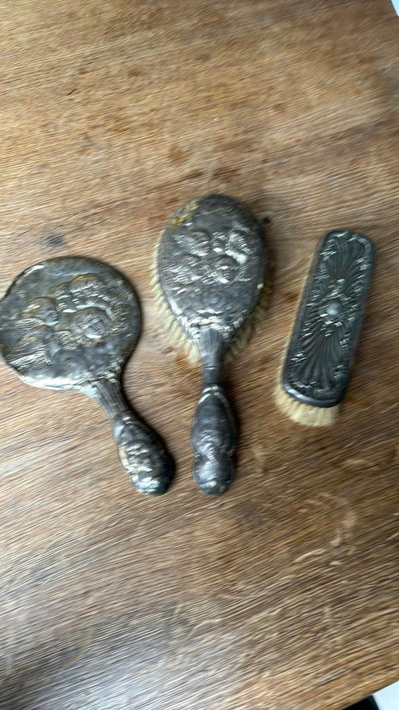 Tafelspiegel + haarborstels en kleding jaren 1900, Ophalen