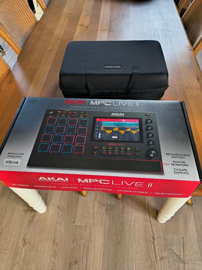 akai mpc live 2 + magma case, Ophalen, Nieuw