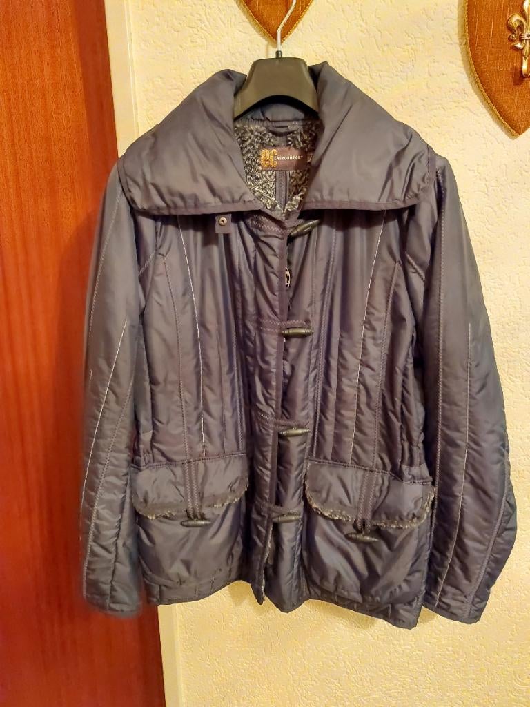Mooie dames winterjas met warme voering. Maat 42. Medium., Kleding | Dames, Jassen | Winter, Ophalen of Verzenden, Gedragen, Maat 42/44 (L)