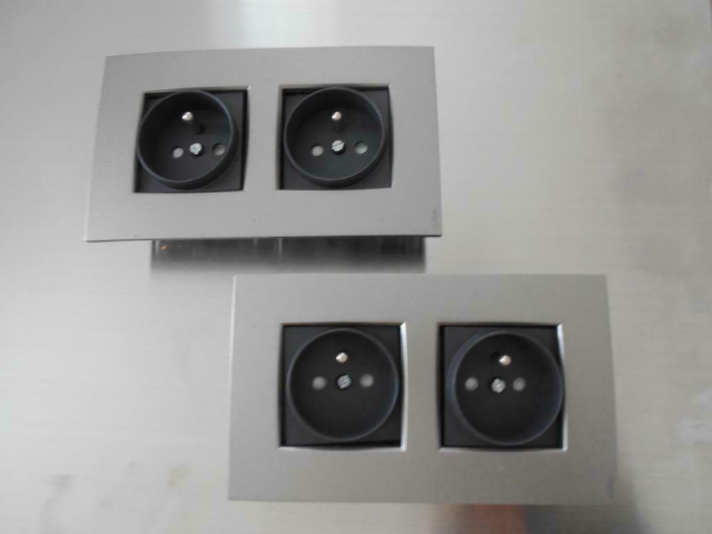 2 blocs de prises ....neuves  noires et inox, Neuf, Gris, Moins de 100 cm, Moins de 50 cm