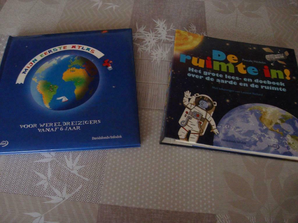 Kinderboeken: Mijn eerste atlas & De ruimte in. Per stuk, Ophalen of Verzenden, Zo goed als nieuw