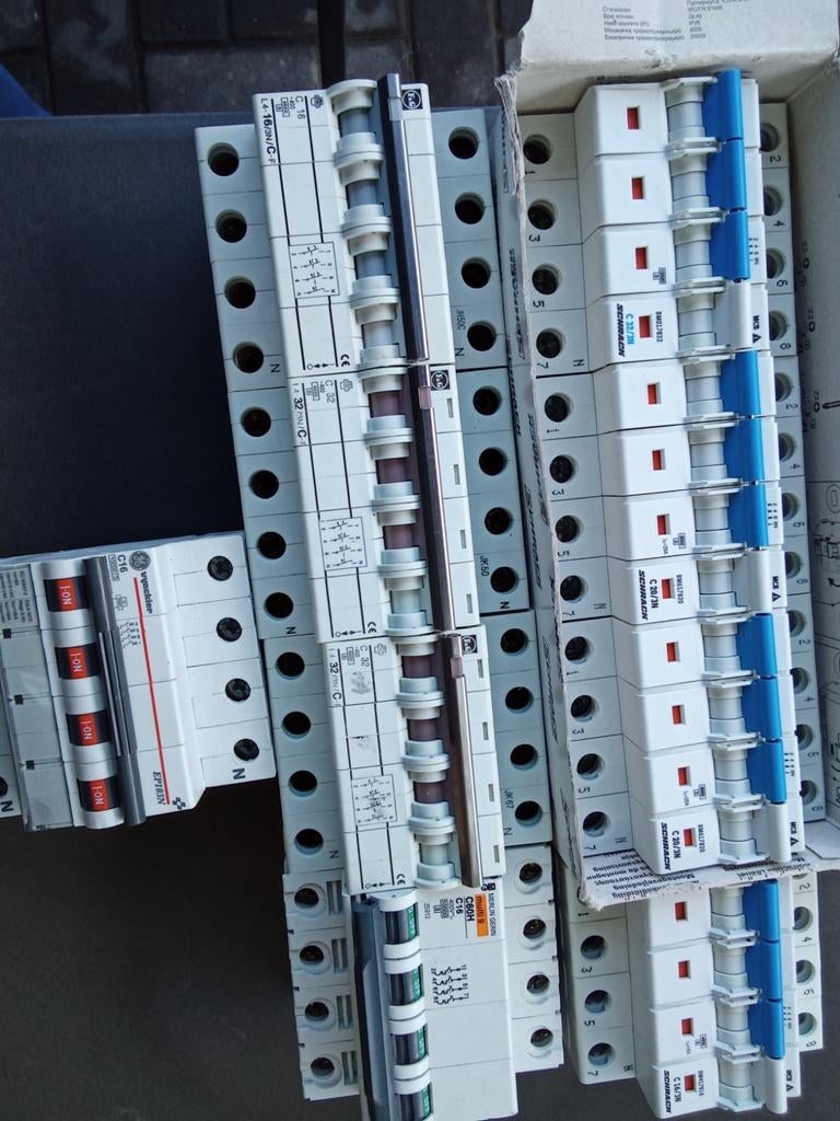 4polige automaten, Doe-het-zelf en Bouw, Elektriciteit en Kabels, Ophalen