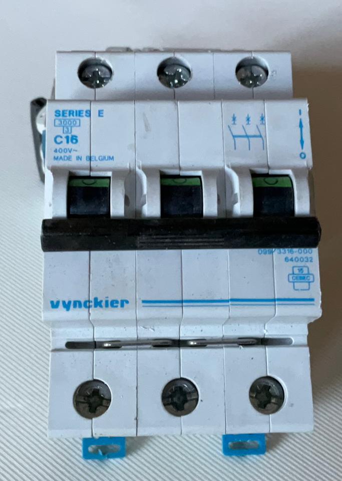 DISJONCTEUR VYNCKIER 3P 16A, Comme neuf