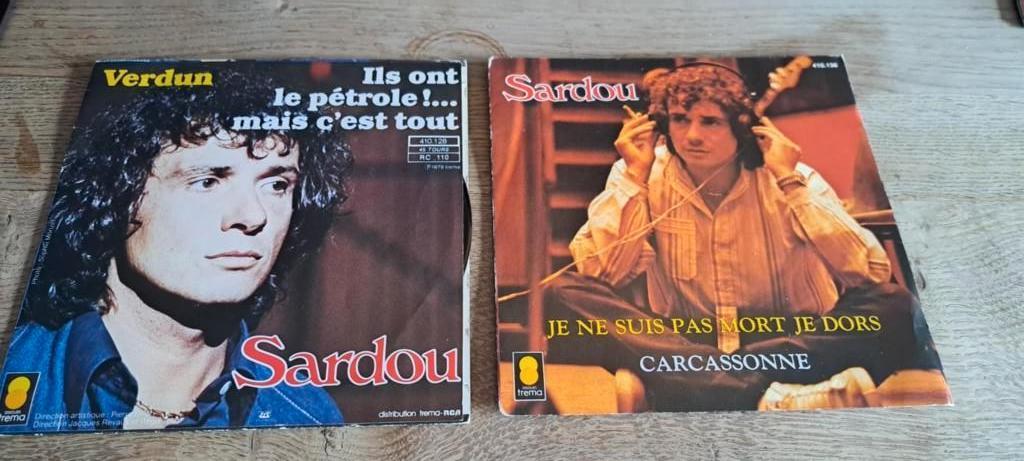 Michel Sardou : lot de 2 vinyles 45 tours, Ophalen of Verzenden