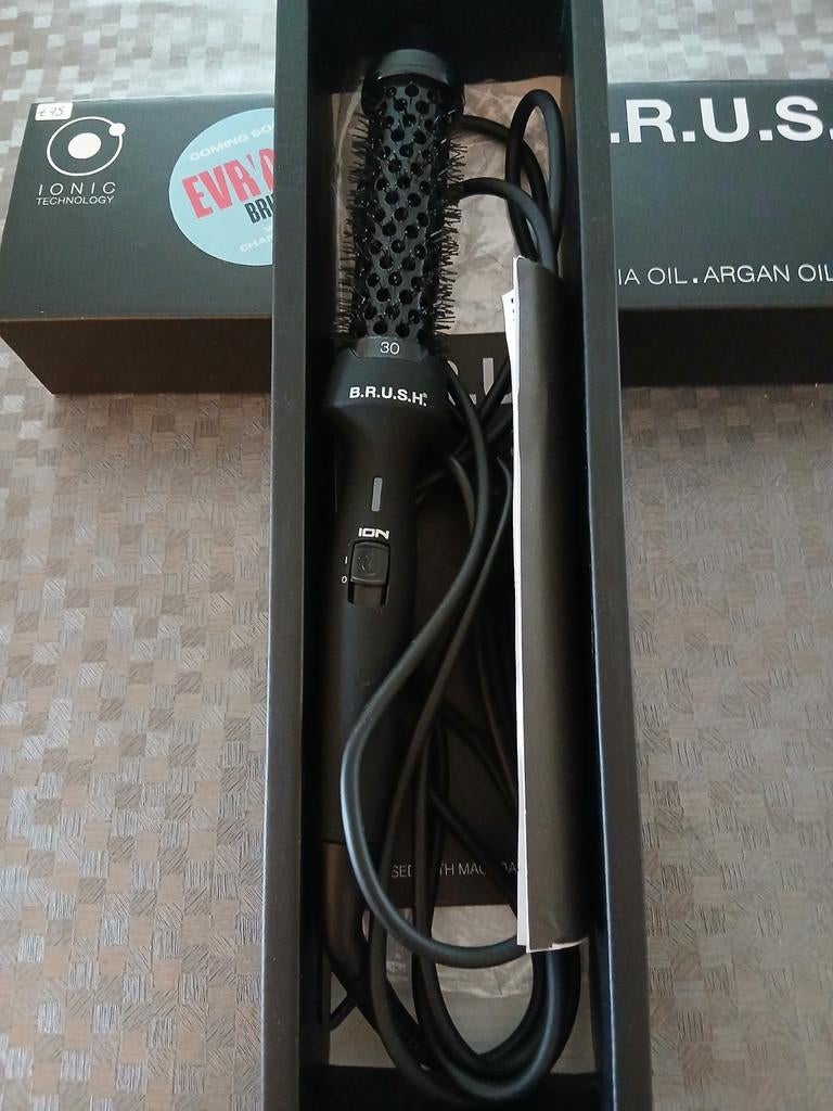 Hair Brush, Ophalen