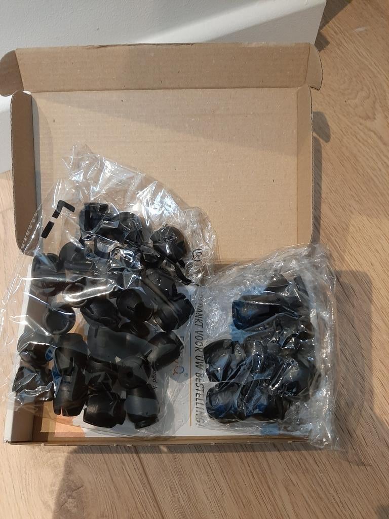 Stoelpootdoppen /stoelpootbeschermers  (24 + 8 stuks) NIEUW, Huis en Inrichting, Stoelen, Ophalen, Nieuw
