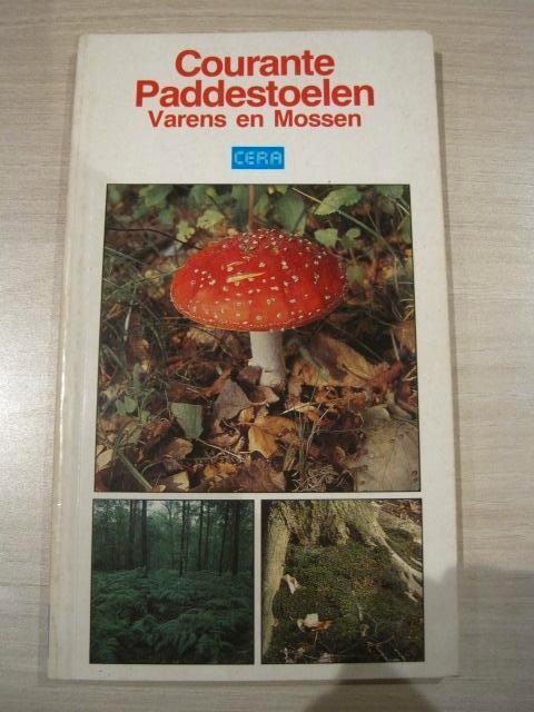 Courante paddenstoelen - varens en mossen, Boeken, Ophalen of Verzenden, Gelezen