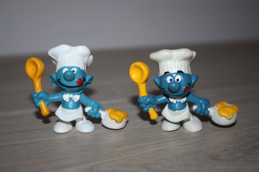 Kok smurf , 2 verschillende  Schleich en Bully uitgave 1973, Collections, Schtroumpfs, Comme neuf, Poupée, Figurine ou Peluche