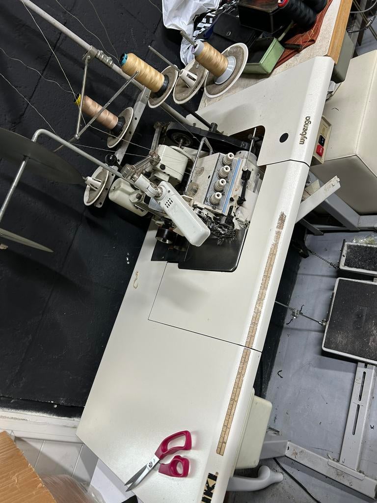 Juki 5 draad overlock machine met puller, Enlèvement ou Envoi