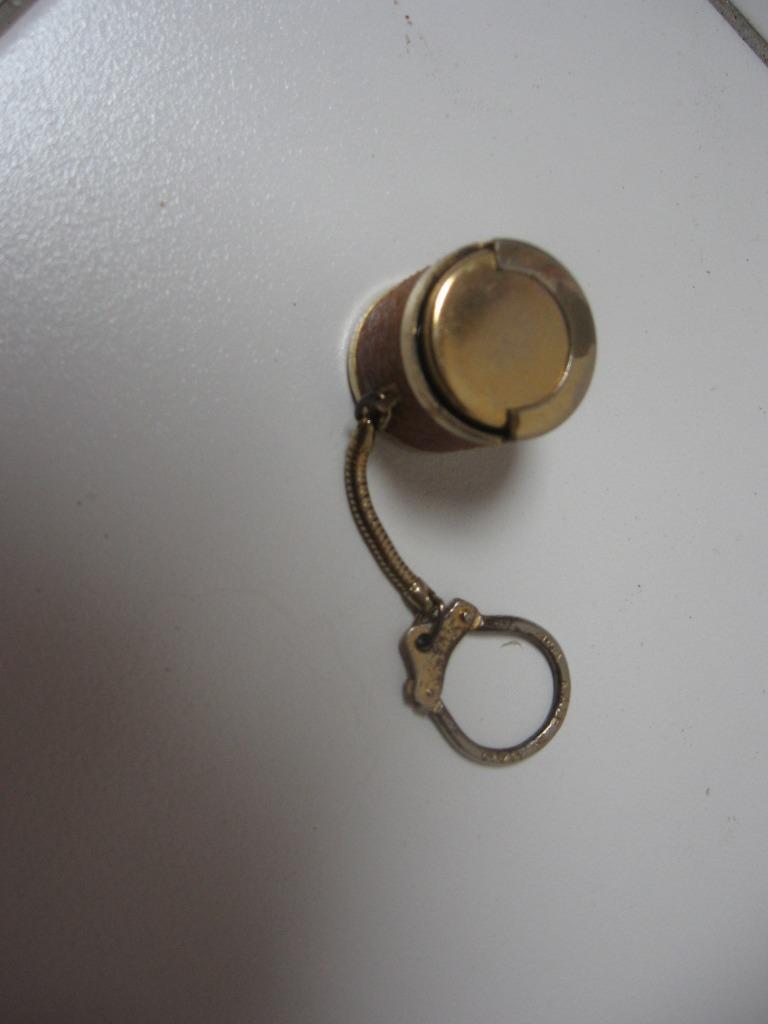 Sleutelhanger voor het opbergen van oude munten van 1 frank, Ophalen of Verzenden, Gebruikt, Overige typen
