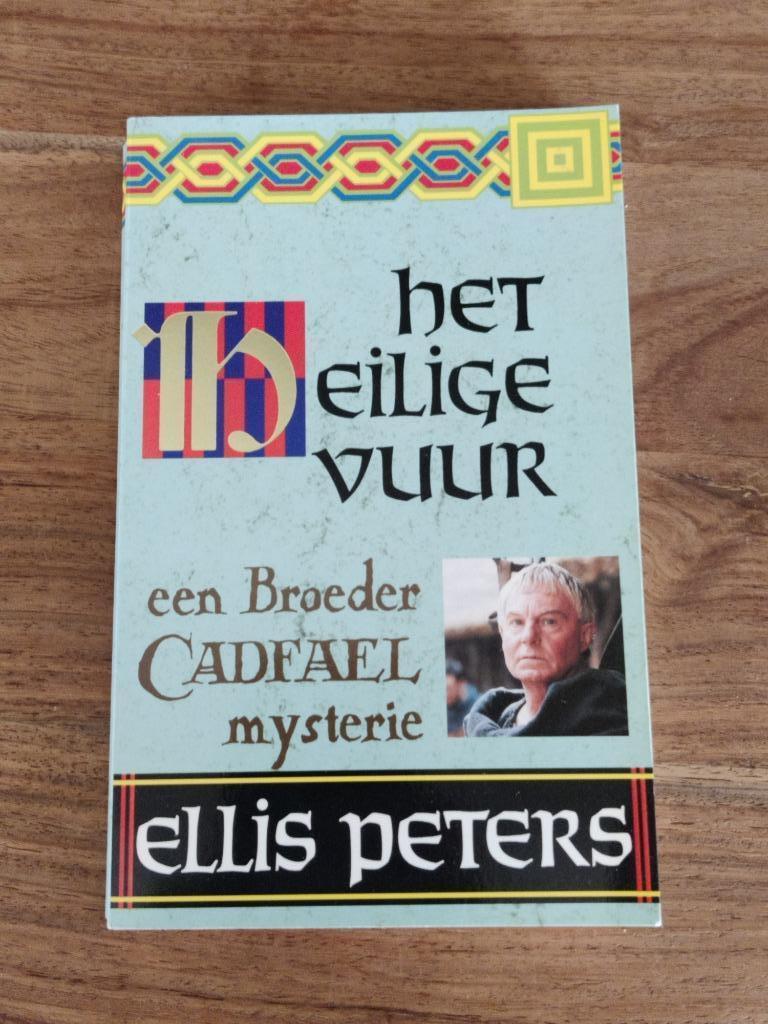 Ellis Peters - het heilige vuur een broeder Cadfael mysterie, Boeken, Ophalen of Verzenden, Gelezen