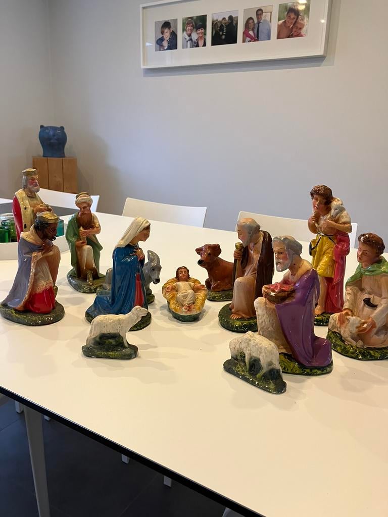 Antieke Kerstbeelden 13 stuks van 16 tot22 cm groot, Ophalen