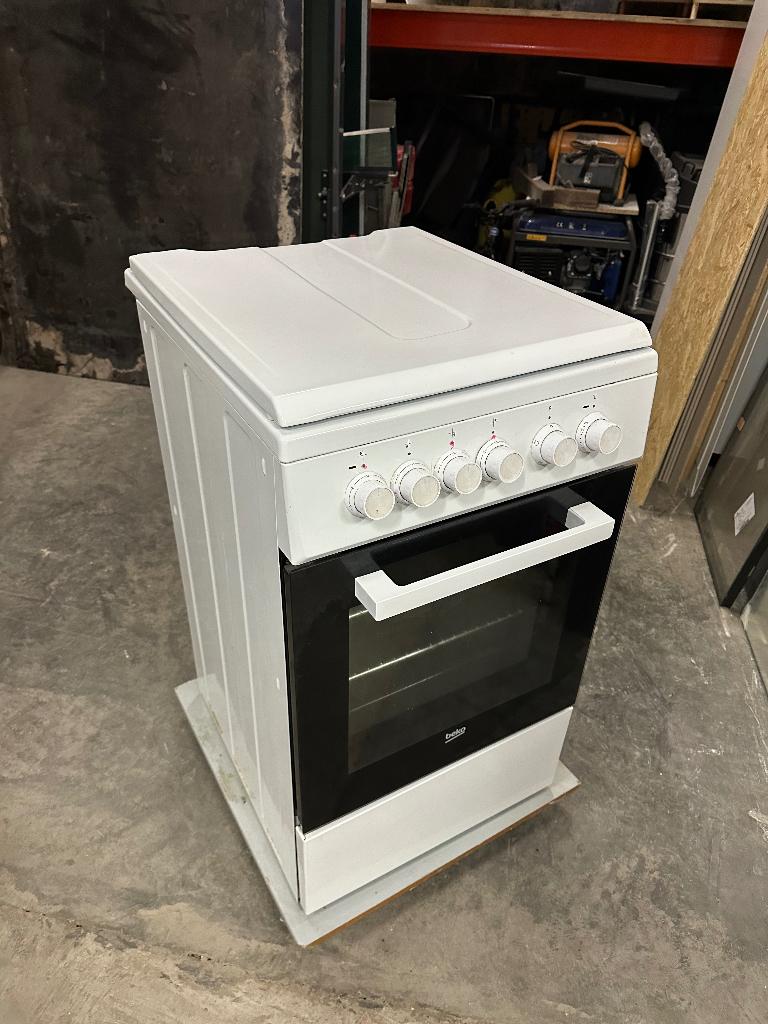 Fornuis Beko - 4 elektrische kookplaten + oven - 50x60x85cm, Elektronische apparatuur, Fornuizen, Ophalen, Gebruikt, Hete lucht