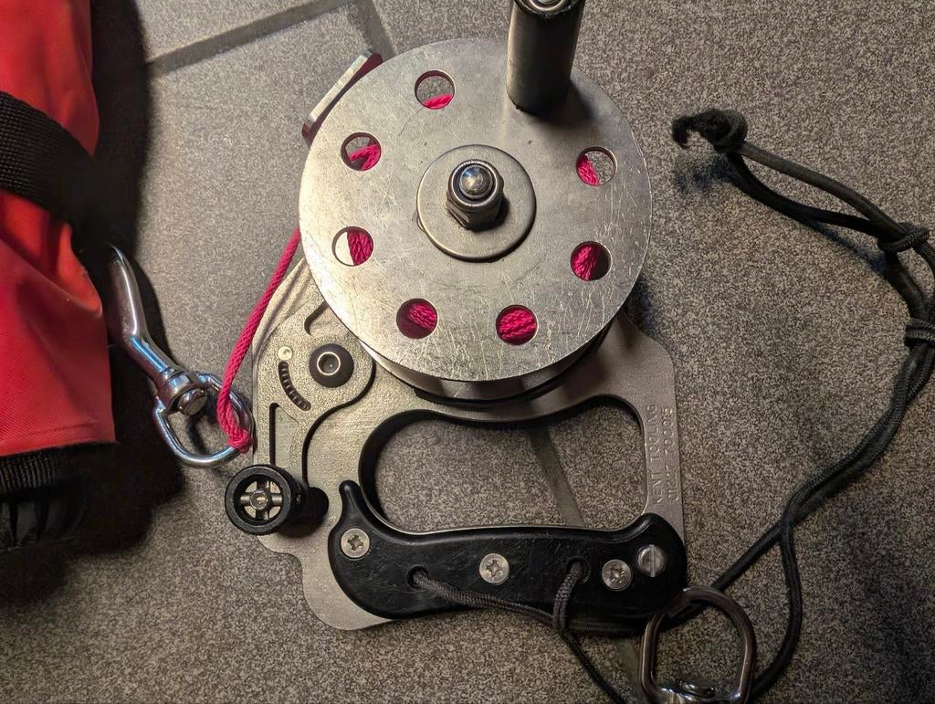 RVS tech reel 50 M met zelfopblazende veiligheids boei., Watersport en Boten, Ophalen, Duikfles