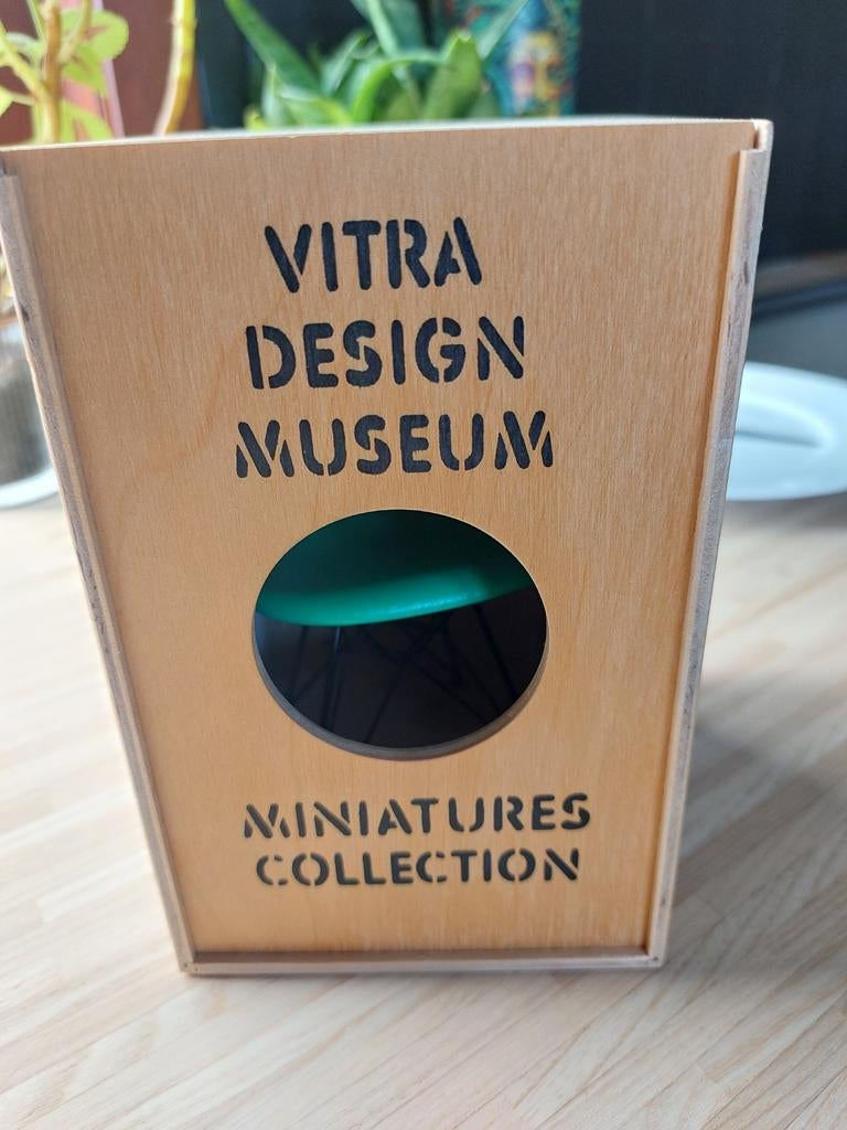 Miniatuur VITRA stoel, Design, Antiek en Kunst, Ophalen