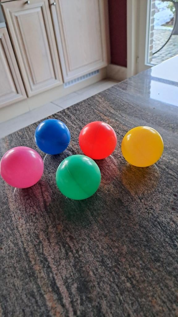 Plasticballetjes (ballenbad), Ophalen