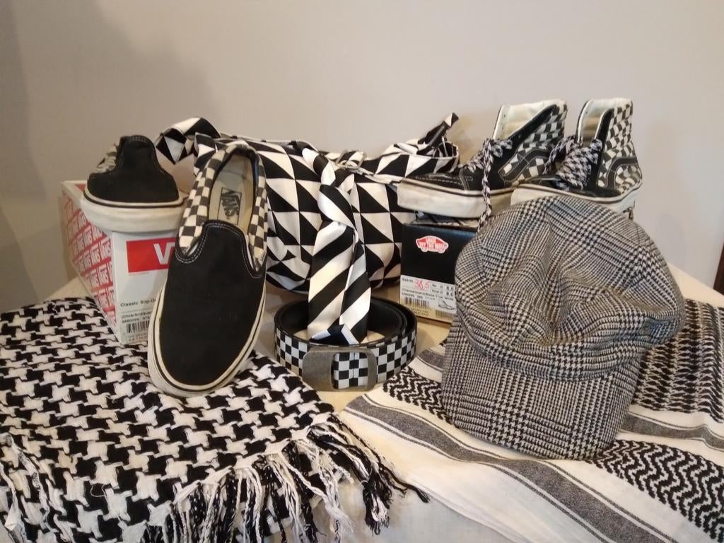Black and White sjaal, riem, pet, das, Vans, Ophalen of Verzenden, Gedragen