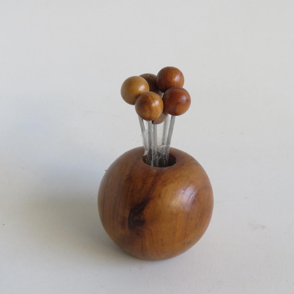 Ensemble de boules vintage en bois avec bâtonnets à cocktail, Antiquités & Art, Enlèvement ou Envoi