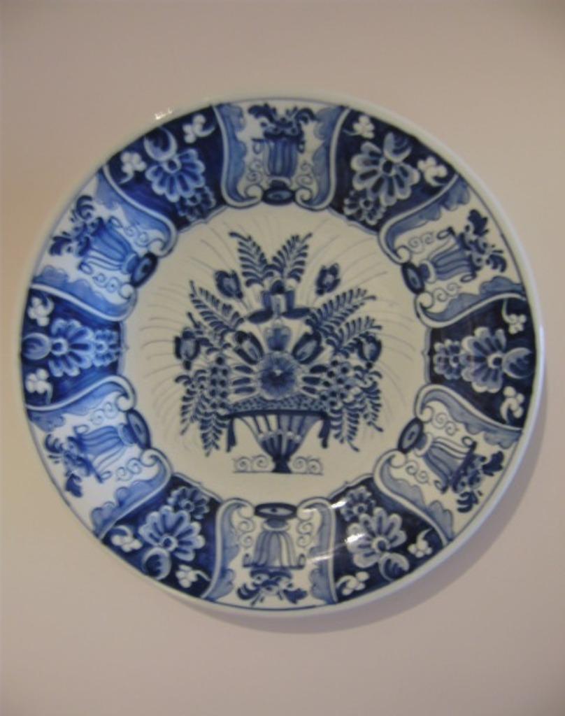 Delfts blauw bord >>> OUD DELFT <<< met floraal decor, Enlèvement